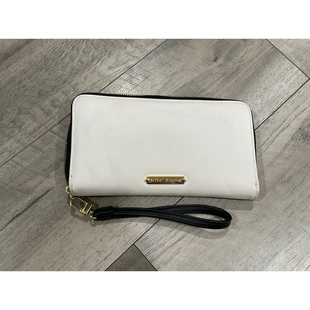 Betsey Johnson XOX Betsey Studded Wristlet Wallet Black White Colorblock - Picture 2 of 4